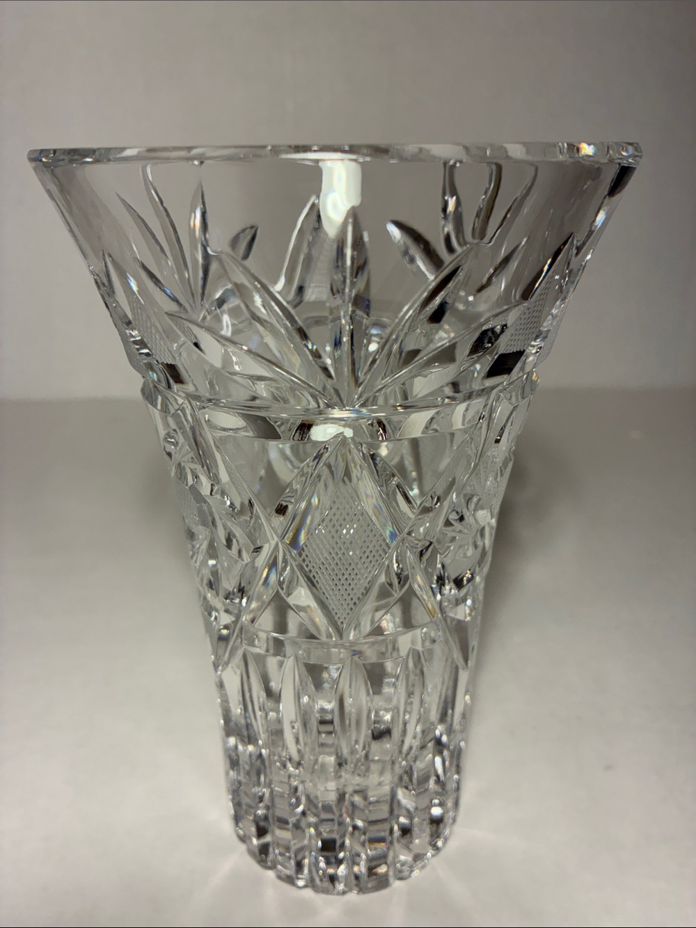 Clear Cut Crystal Vase - Elegant Clear Glass Diamond Pattern